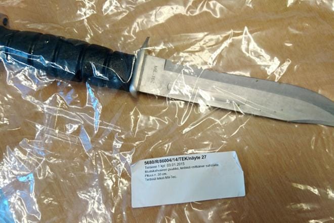Kuvassa puukko, jota käytettiin yli kolme vuotta pimeänä olleessa henkirikoksessa Tampereen Tesomalla. KUVA: Tuomas Rimpiläinen