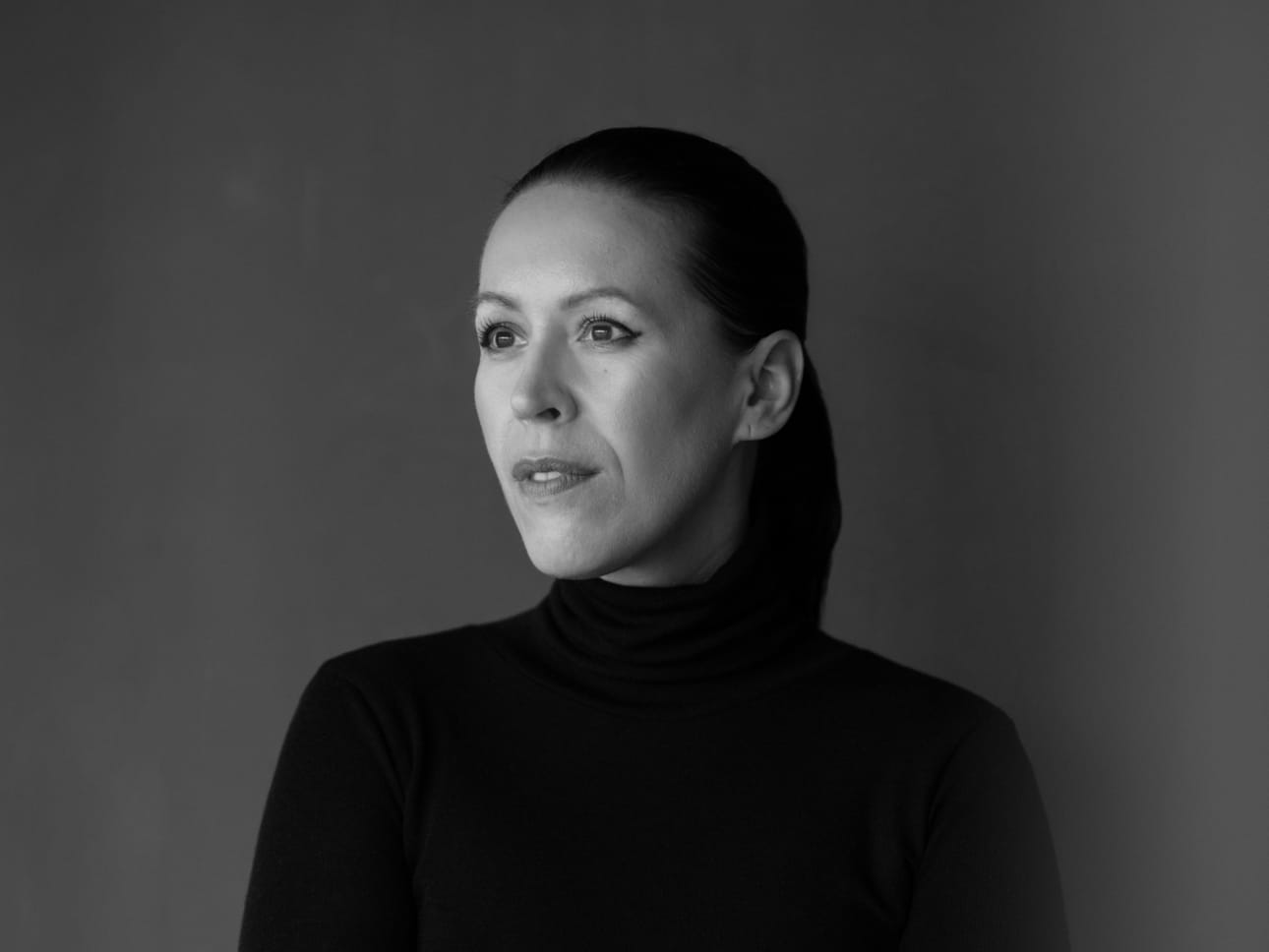 Anne-Mari Pahkalan suunnittelemia pukuja nähdään Presidentinnassa tänä vuonna kymmenen.