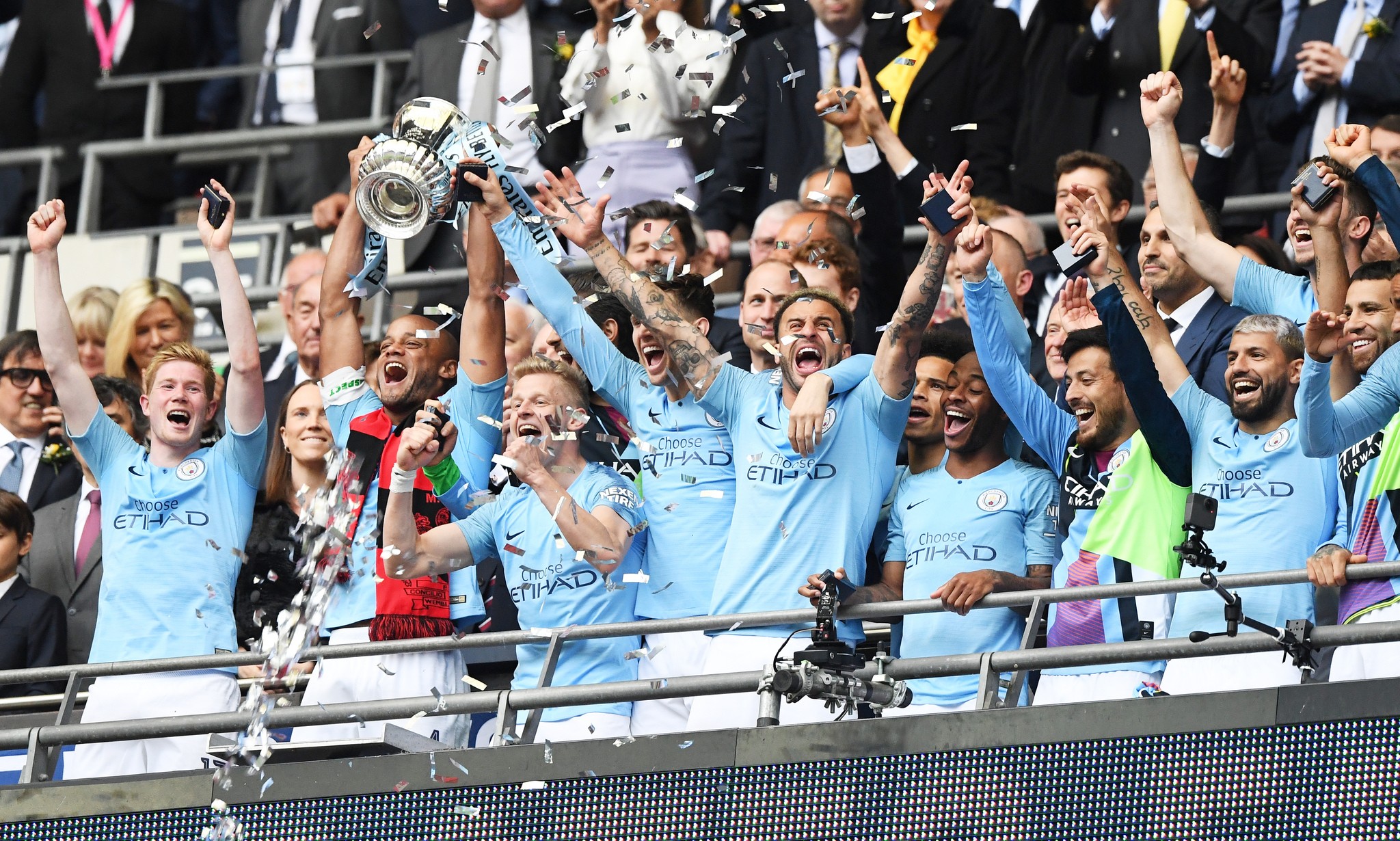 epa07582412 Manchester City captain Vincent Kompany lifts the trophy after the English FA Cup final between Manchester City and Watford at Wembley Stadium in London, Britain, 18 May 2019. Manchester City won 6-0.  EPA/FACUNDO ARRIZABALAGA EDITORIAL USE ONLY. No use with unauthorized audio, video, data, fixture lists, club/league logos or 'live' services. Online in-match use limited to 120 images, no video emulation. No use in betting, games or single club/league/player publications
 BY: ALL OVER PRESS / EPA-PHOTO CODE: EPAXX8