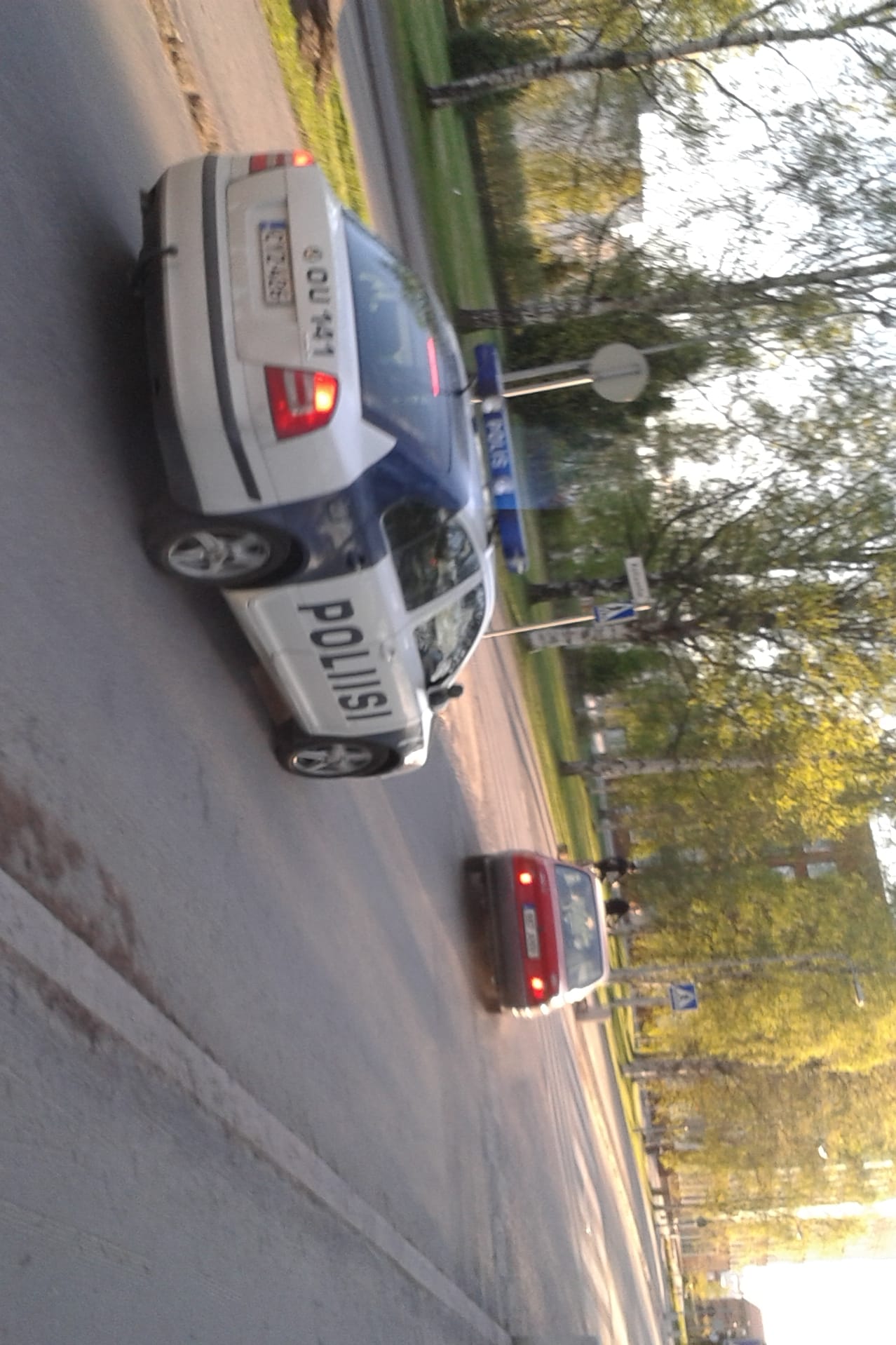 Kalevan lukija kuvasi poliisin takaa-ajossa Karjasillan tietämillä.
