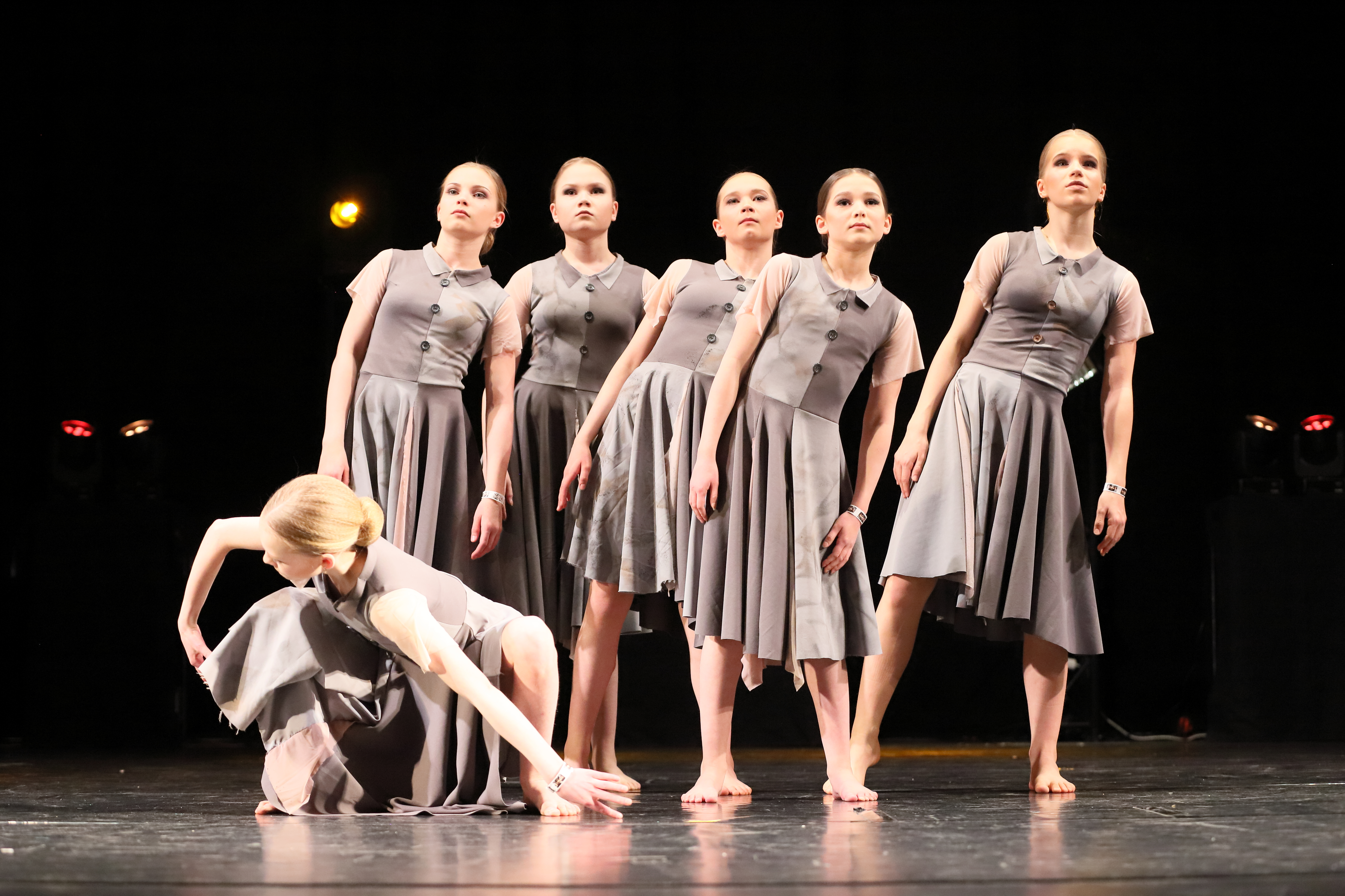 Re: dance-ryhmän Aftermat-esitys liikkui muun muassa kaipauksen ja toivon tunteissa.