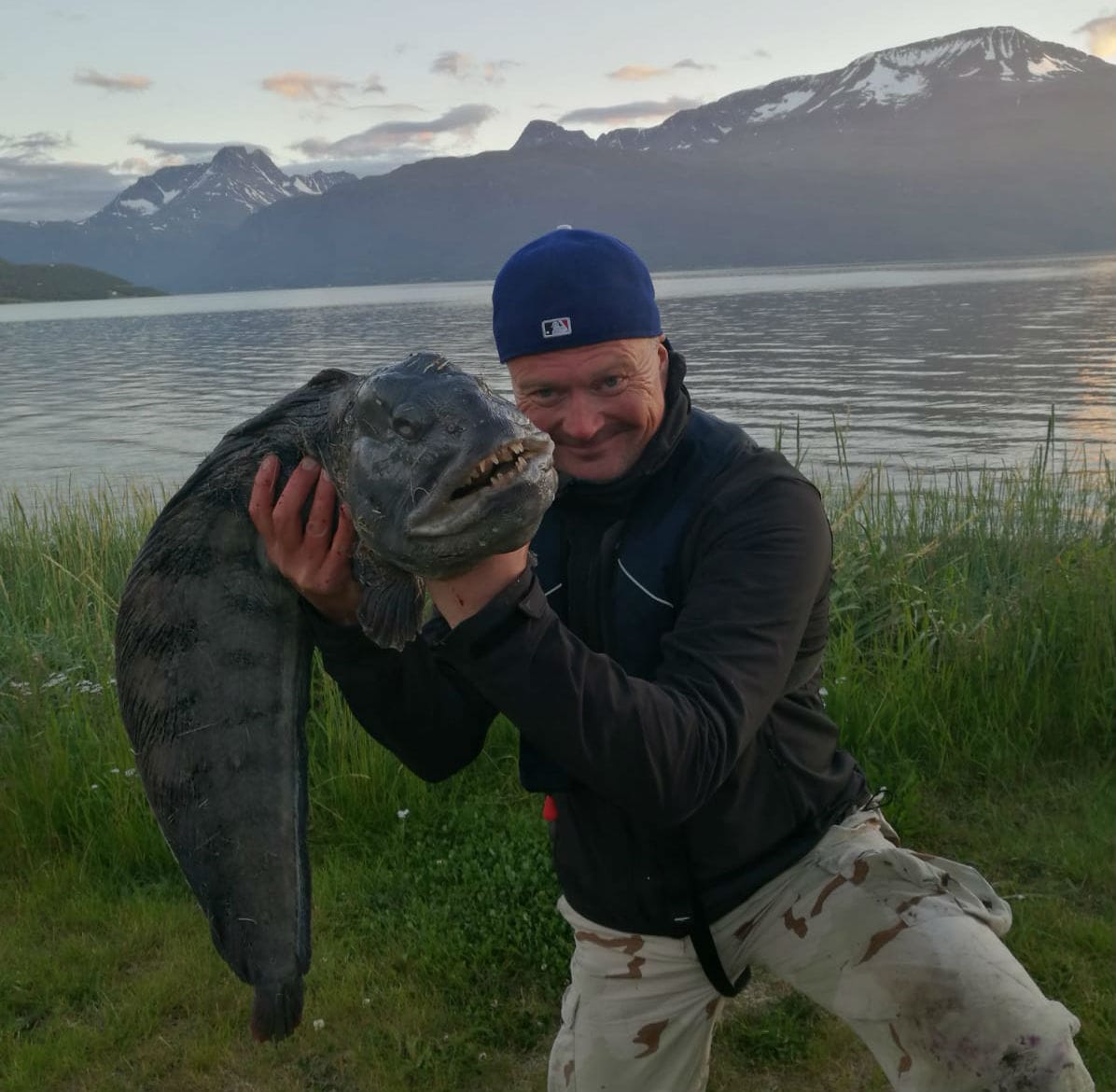 Kissakalat voivat olla erittäin aggressiivisia. Antti Ylipekkala kertoo, että työnsi kalan suuhun veneen airon, jotta se ei purisi muuta.