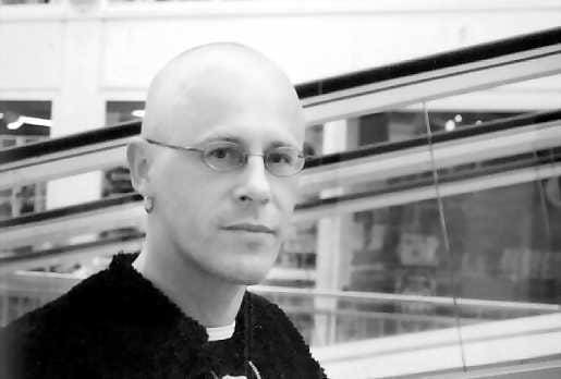 Miestutkija. Arto Jokinen kertoo miestutkimuksen syntyneen feminismin ja naistutkimuksen vanavedessä. Osa tutkijoista suhtautuu niihin kriittisesti, toiset neutraalisti ja jotkut Jokisen tavoin myönteisesti.