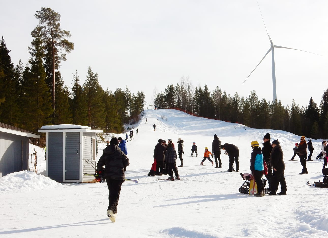 Ristivuoren laskettelurinne avataan laskettelijoille. Kuva on otettu ennen rinneprofiilin uudelleen rakentamista.