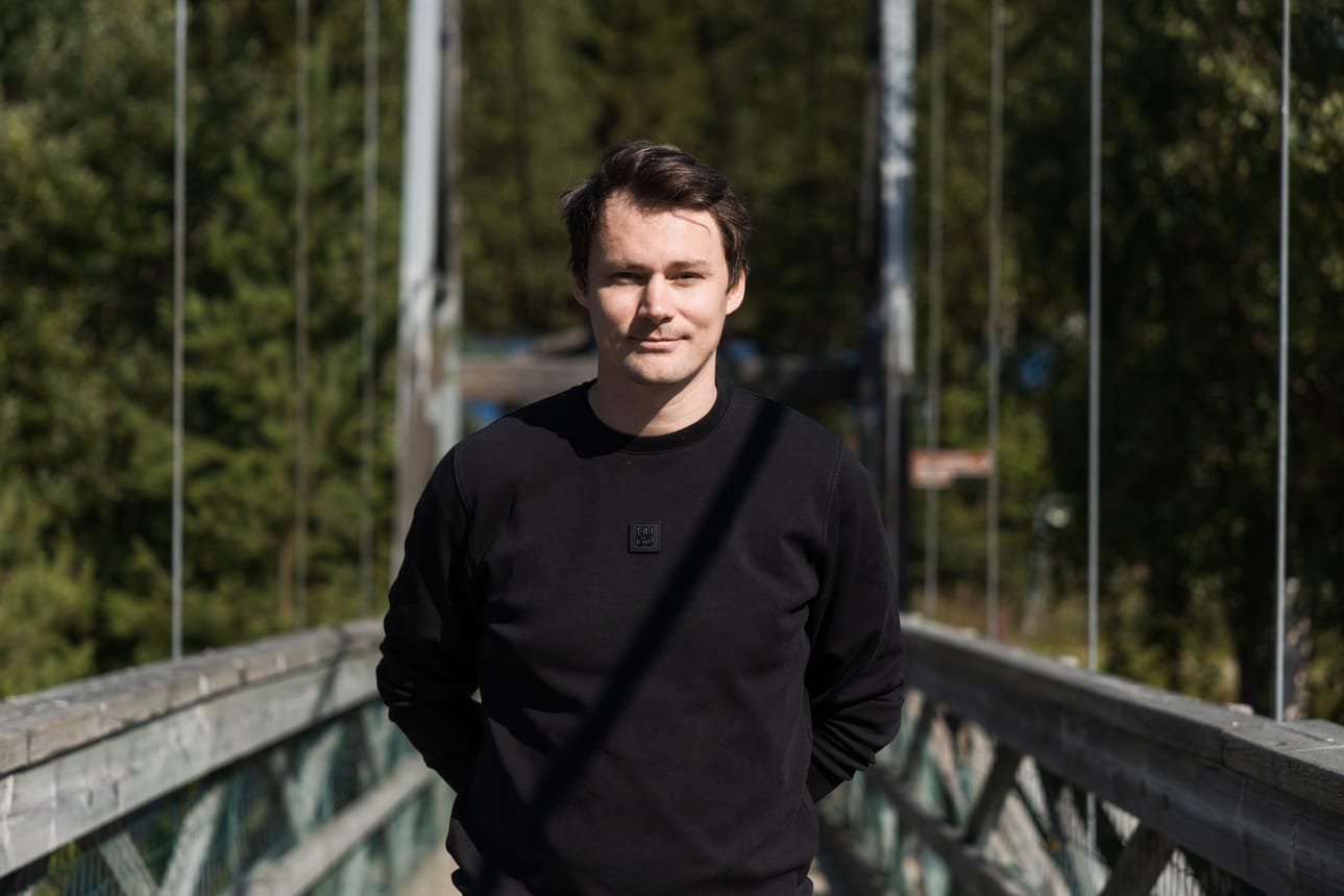 Halo Igloosin resort-johtaja Riku Lapinniemi kertoo, että uuden lomakylän rakentaminen etenee aikataulussa.