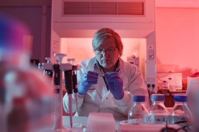 Englannissa työskentelevä suomalainen genetiikan tutkija Jari Louhelainen selvittää dna-tutkimuksen avulla, löytyisikö jotain uutta tietoa Bodominjärven surmista ja voisiko vanhoilta huhuilta katkaista siivet. KUVA: Yle Kuvapalvelu