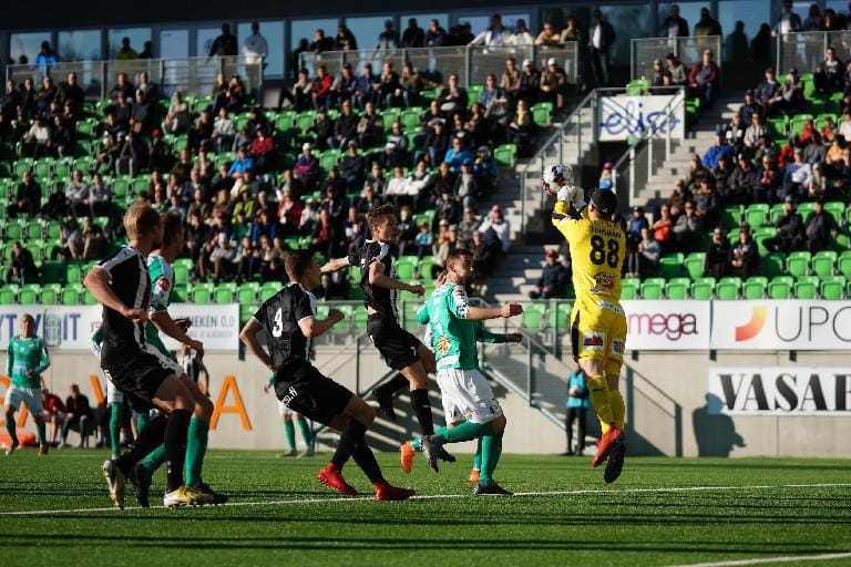 Vaasan Palloseura eteni Suomen cupissa välieriin asti vuonna 2019. Nykyään VPS:ää edustava Oskari Forsman torjui voiton IFK Mariehamnille. Arkistokuva: