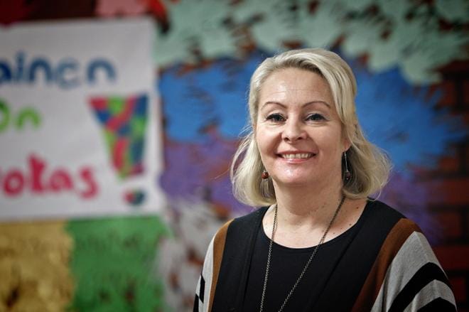 Luokanopettaja Kati Särmö nousee sitoutumattomana kokoomuksen listalta valtuustoon. KUVA: JAAKKO ELENIUS