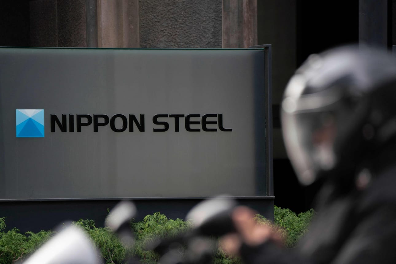 Nippon Steel ja US Steel pitävät kauppaan puuttumista laittomana ja syyttävät presidentti Bidenia vaikutusvallan väärinkäytöstä. LEHTIKUVA / AFP