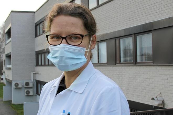 Ylilääkäri Heidi Ojala kannustaa aktivoitumaan rokotteiden hakemisessa. Kaksineuvoisen alueella on joka viikko walk in -rokotustapahtumia, joihin voi mennä ilman ajanvarausta. ARKISTOKUVA: MIA KÄRKKÄINEN