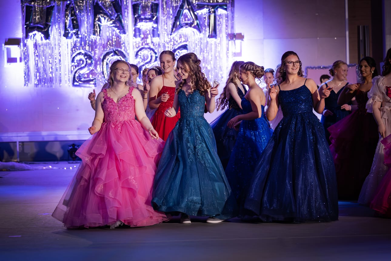 Alajärven lukiolle haetaan uutta rehtoria. Vanhojen tansseja Alajärven lukion jatkavat tanssivat 13.2.2026.