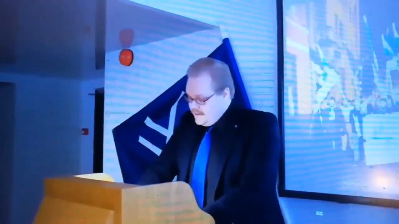 PS-nuorten Toni Jalonen sanoo videolla avoimesti olevansa fasisti. Jalonen piti viikonloppuna Virossa puheen, jossa video on kuvattu.