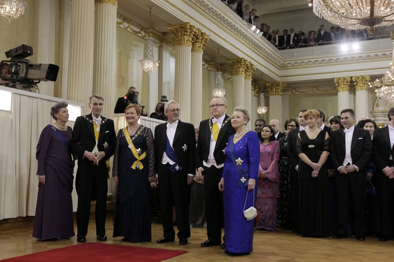 Presidenttiparit yhteiskuvassa Linnan juhlissa vuonna 2010.