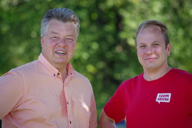 Porissa voi vielä illallakin olla yli 20 astetta lämmintä. Kuinka kuumaksi menee Jussi Kärjen ja Juha Kaijan vetämässä puheenjohtajatentissä? KUVA: Antti Partanen