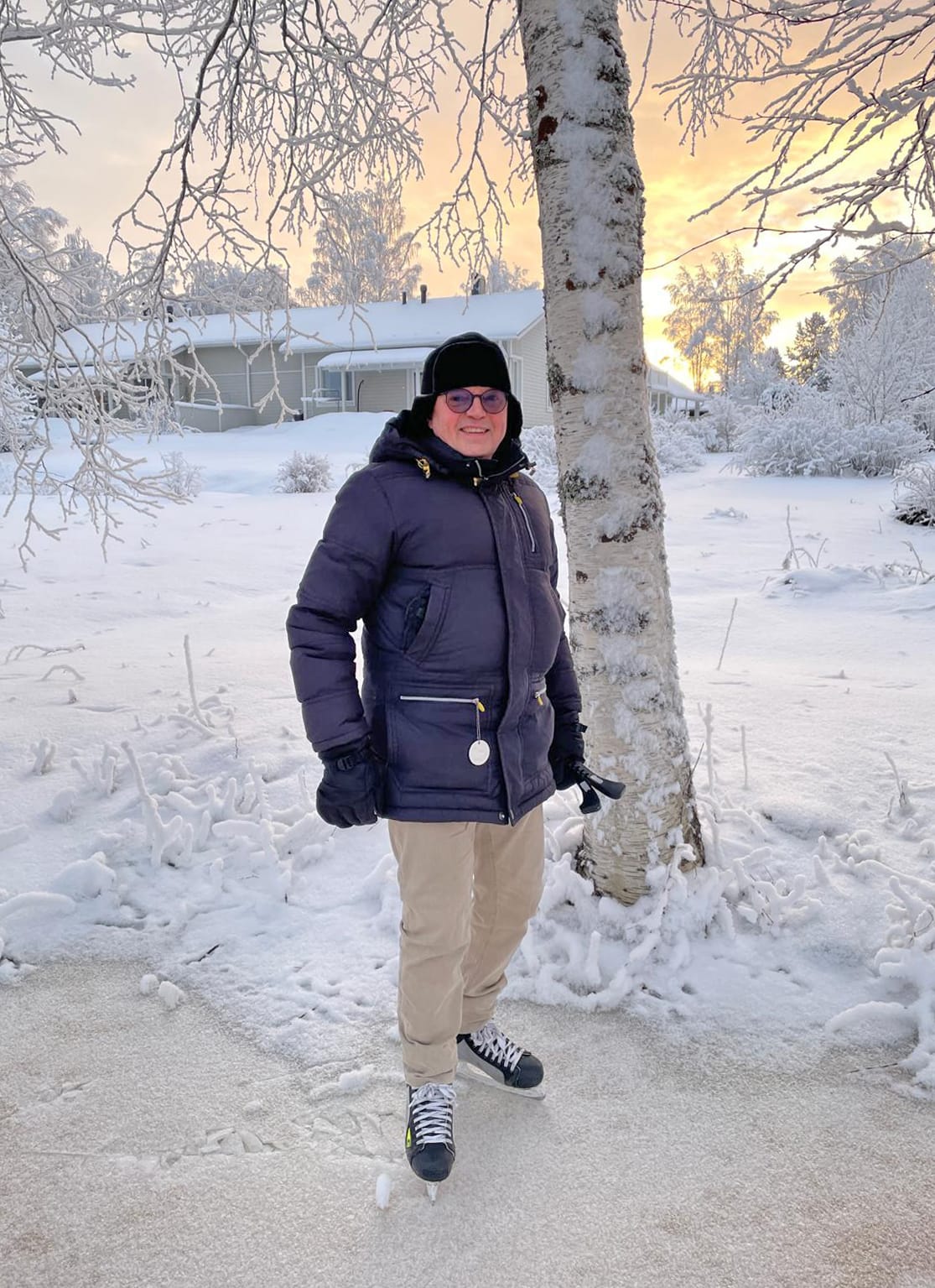 Pasi Kemppainen luistelee säännöllisesti Oulussa, jossa hän pelaa muun muassa kaukalopalloa.