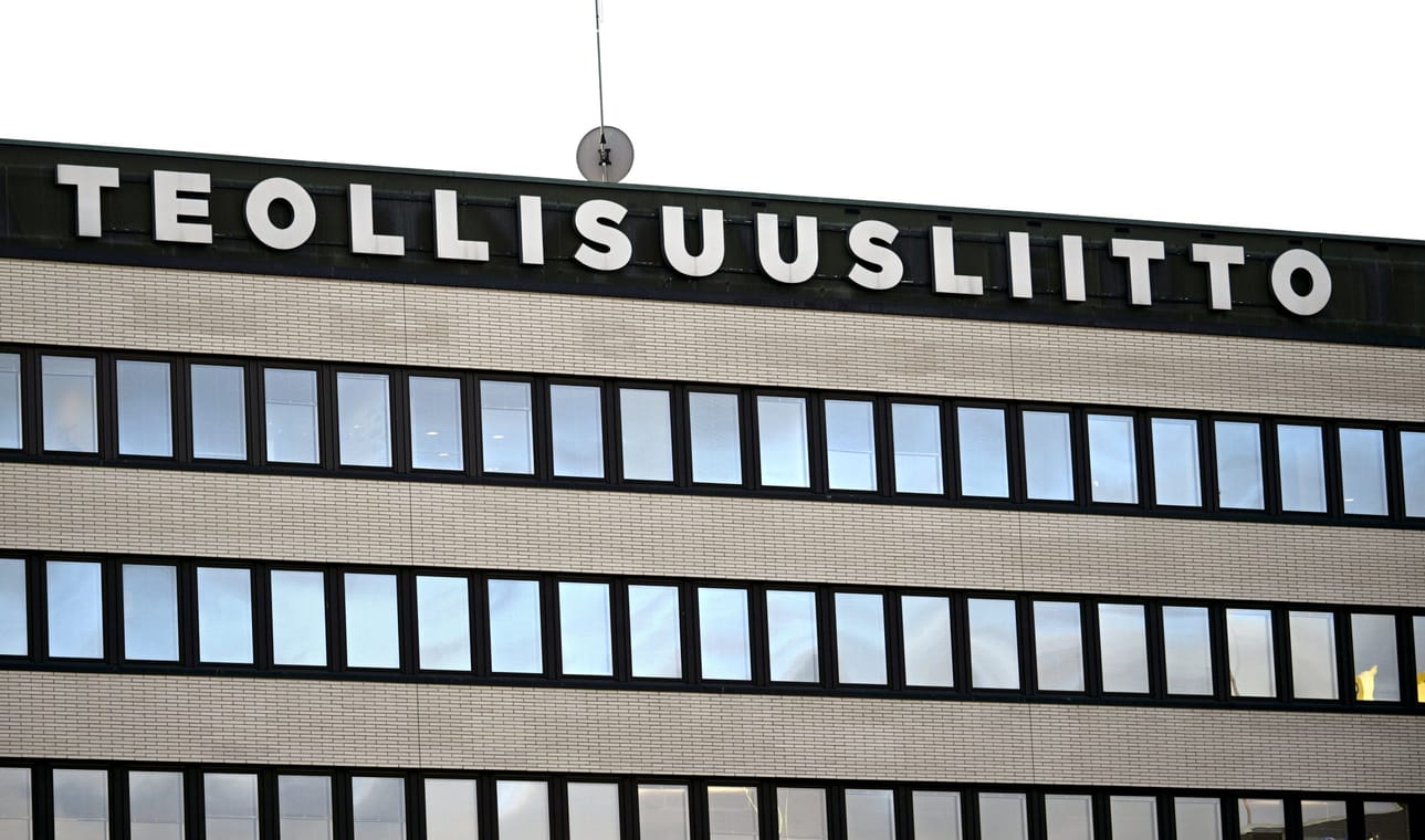 Saarron aikana ahtaajat eivät lastaa tiettyjen Teollisuusliiton lakkojen kohteina olevien yritysten tavaroita tai lastia satamissa. LEHTIKUVA / Markku Ulander