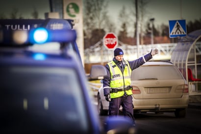 Ruotsin rajalla voi nyt olla vastassa aseistettu tullimies rikollisjengien ja huumeiden vuoksi