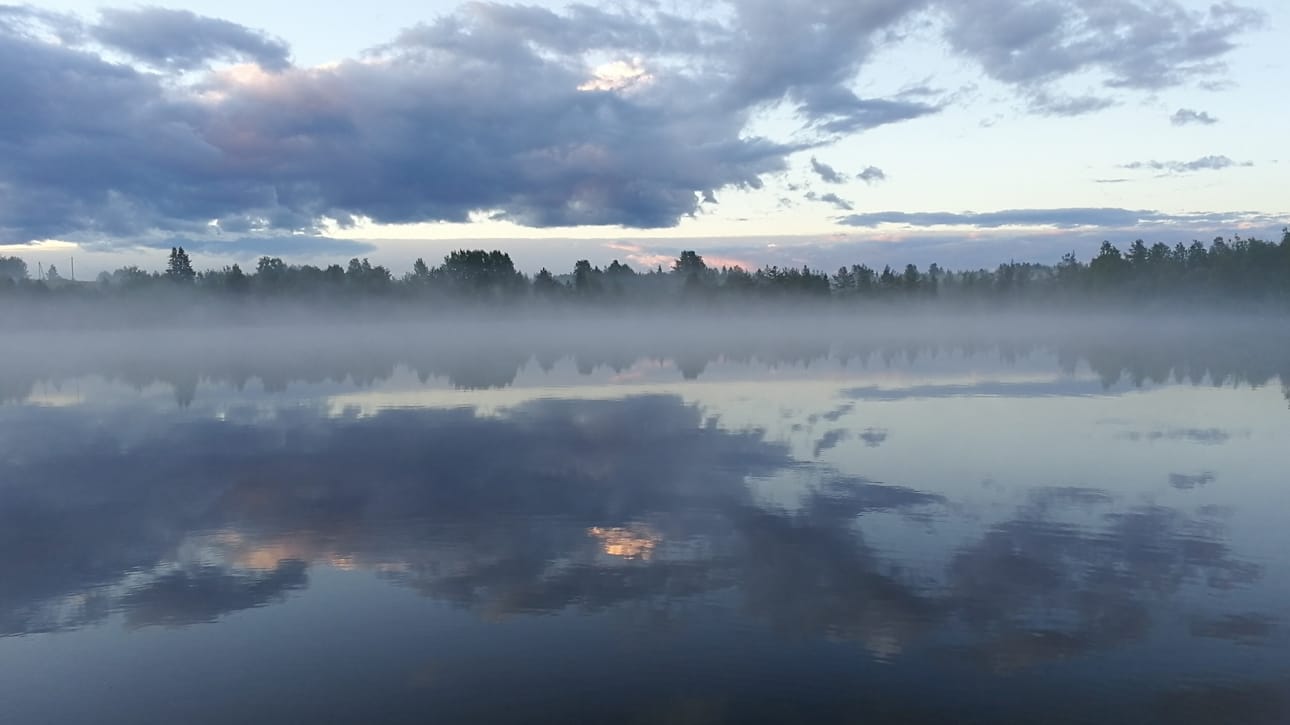 Juhannusyön kaunis usva, Nissinjärven yllä, taltioitiin Anna-Maria Kurtin toimesta.