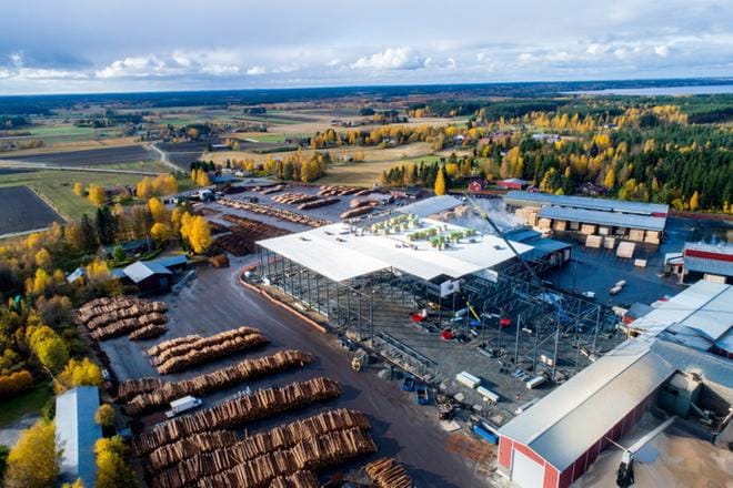 Sahayhtiö Keitele Timber on esimerkki seutukaupunkiin investoivasta yrityksestä. Vuonna 2014 konkurssiin ajautuneen Myllyahon sahan ostanut Keitele investoi Alajärvelle 32 miljoonaa euroa vuosina 2017–2018. Tehdas valmistuu elokuussa. ARKISTOKUVA/SAMUEL HOISKO
