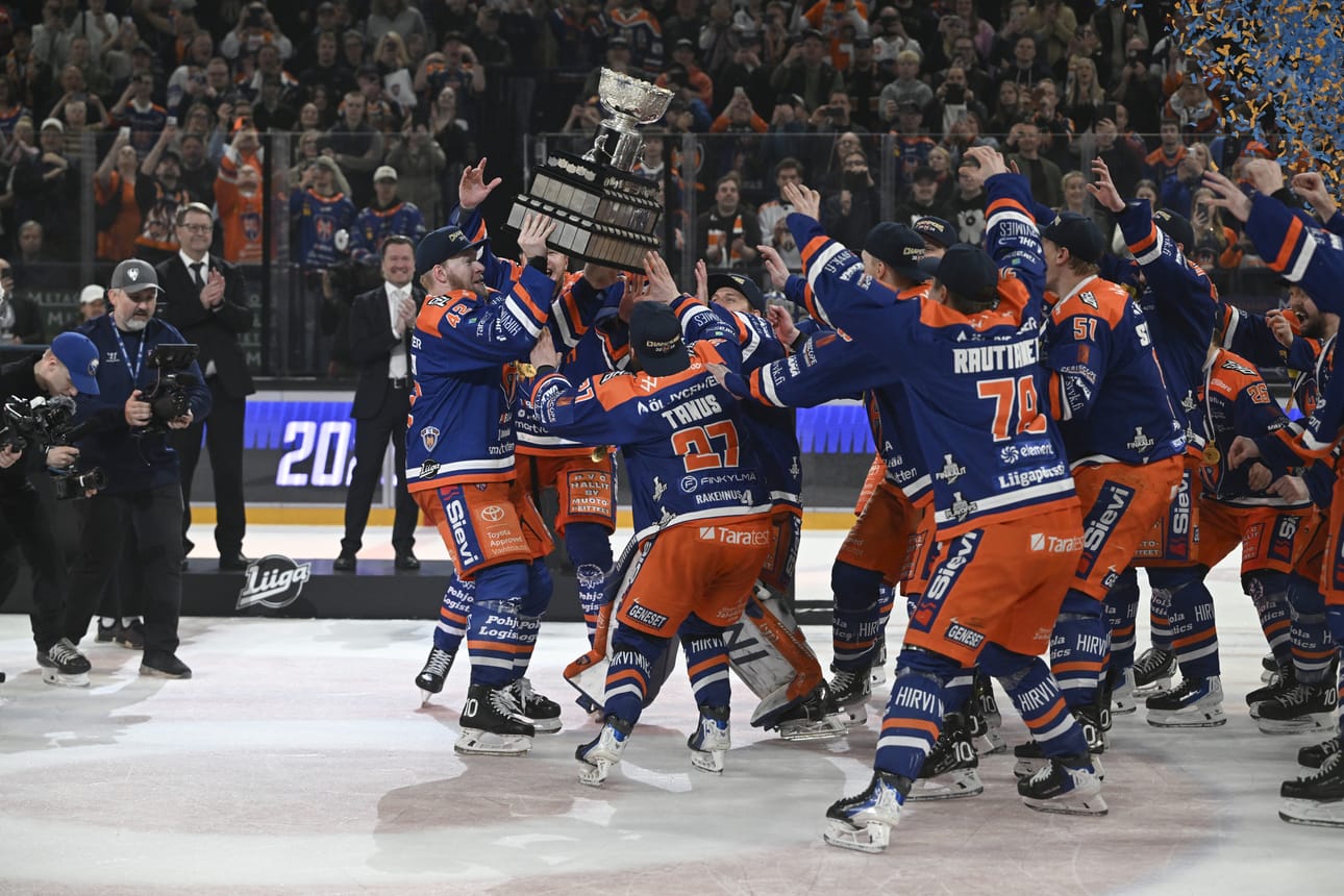 Tappara pääsi jälleen nostamaan mestaruuspokaalin kauden päätteeksi.
