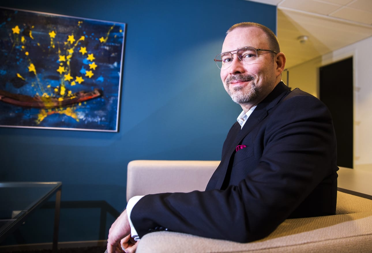 Suomen Yrittäjien työmarkkinajohtaja Janne Makkula sanoo, että nykyinen lainsäädäntö on sekava ja vaikea, joka osaltaan hidastaa paikallisen sopimisen hyödyntämistä.