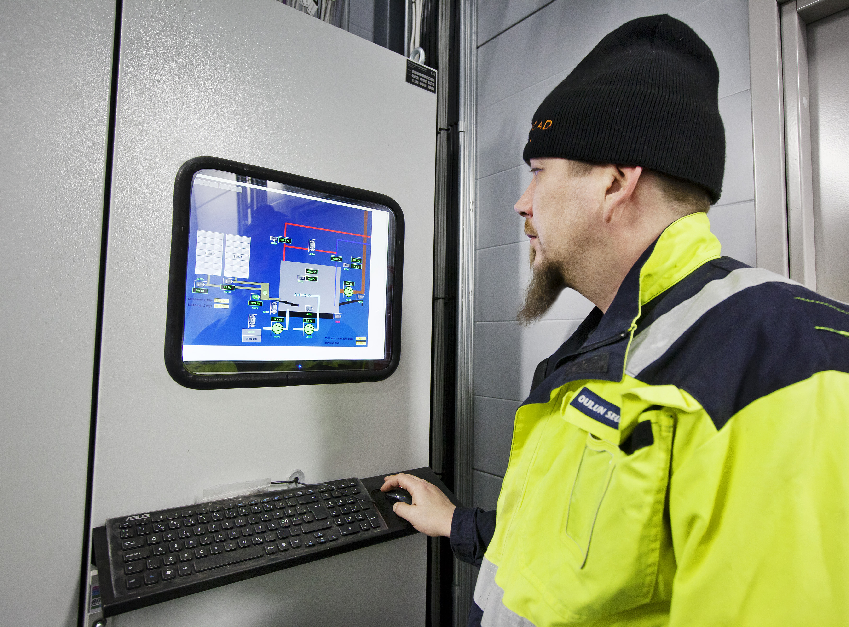 Yhteistyö on poikaa! Kempeleen Metsärinteen kaukolämpö toimitetaan naapuritilan hakelämpökeskuksesta.