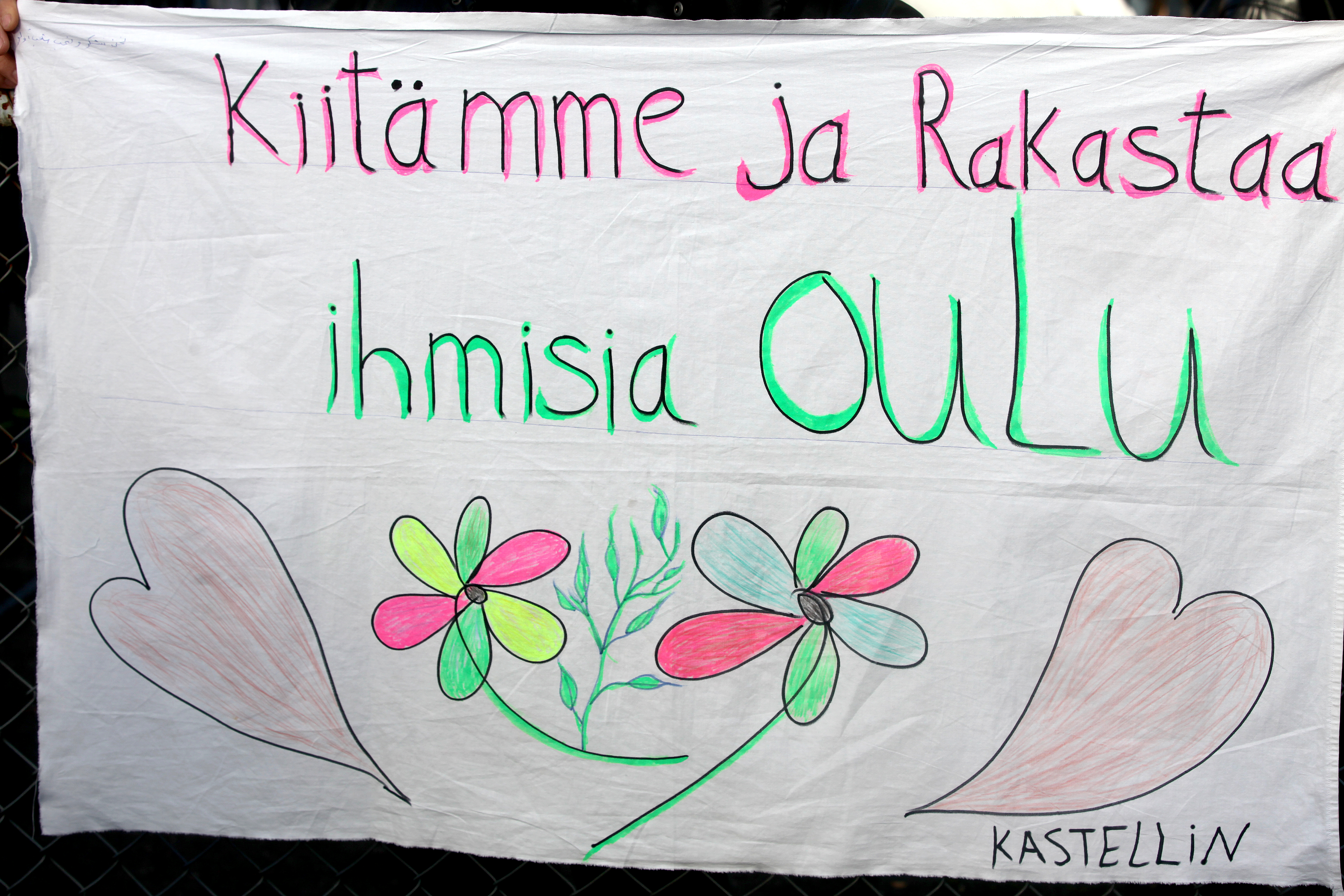 Vastaanottokeskuksen Kiitos-mielenosoitus Aapistiellä.Vastaanottokeskuksen Kiitos-mielenosoitus Aapistiellä.