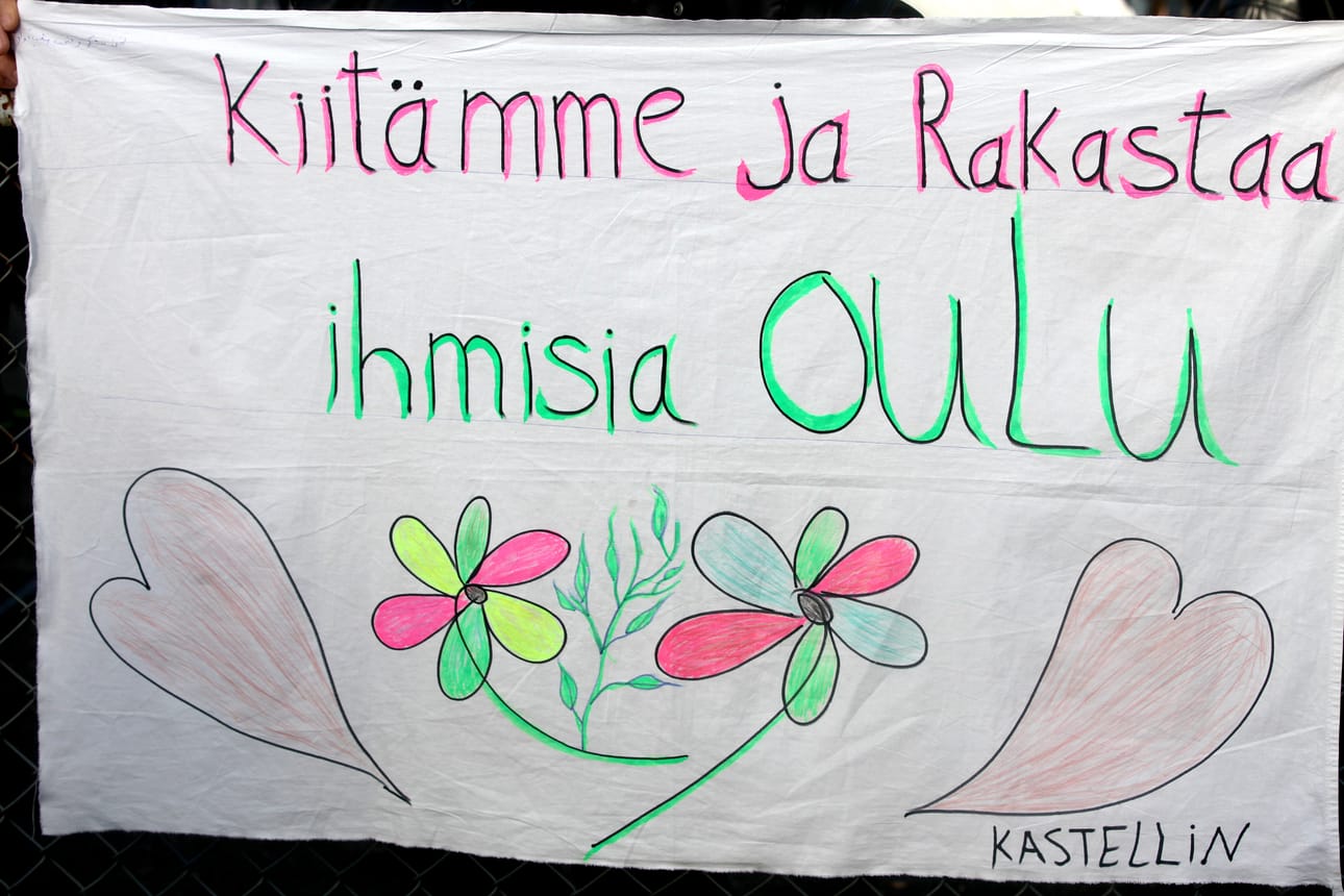 Vastaanottokeskuksen Kiitos-mielenosoitus Aapistiellä.Vastaanottokeskuksen Kiitos-mielenosoitus Aapistiellä.