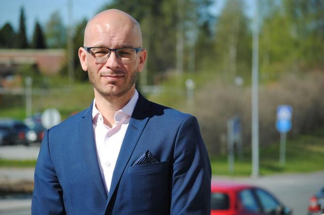 Juha Tiainen aloittaa Kuussoten johtajana syksyllä, mutta hänellä on edessään työntäyteinen kesä vs. johtajana. KUVA: EEVA-LIISA KULJU