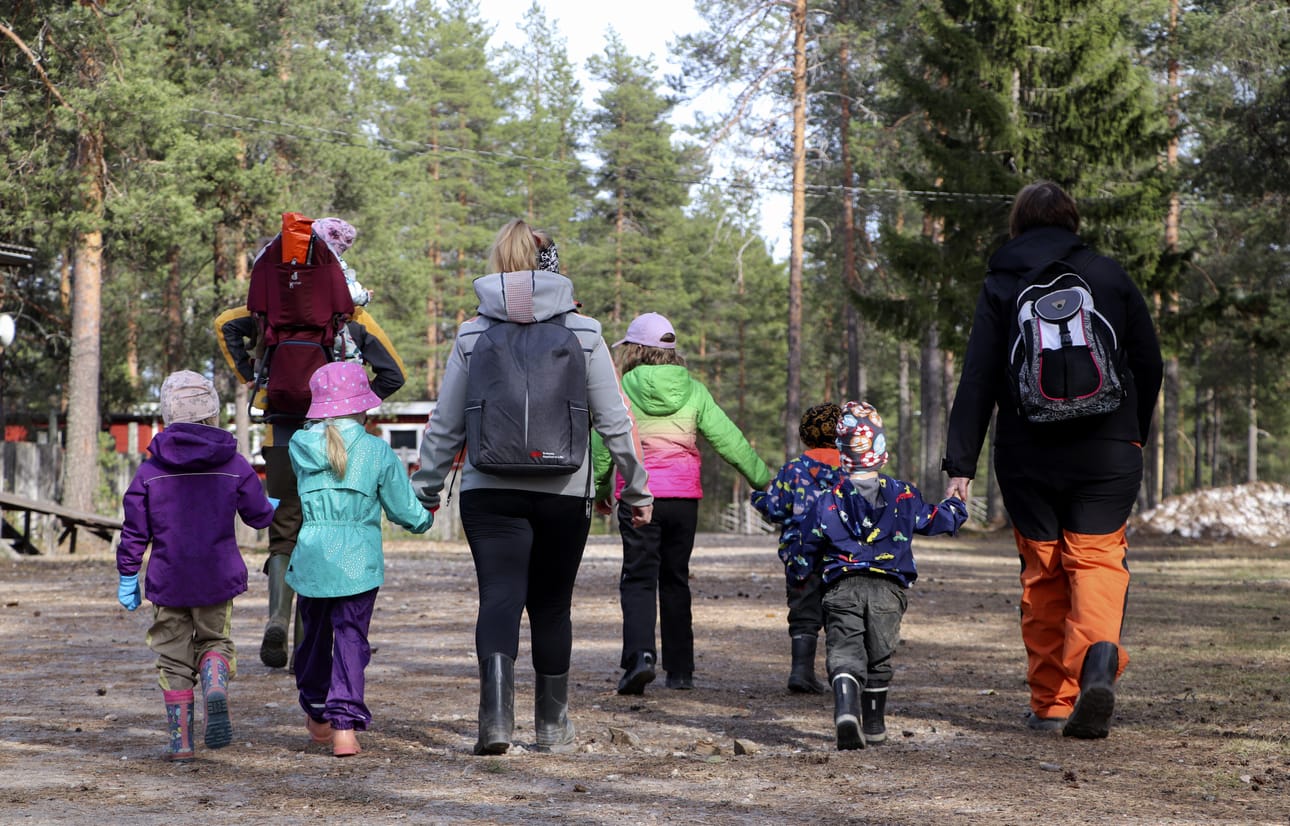 Metsämörrikerhossa lapset saivat tutkia ja ihmetellä luontoa.