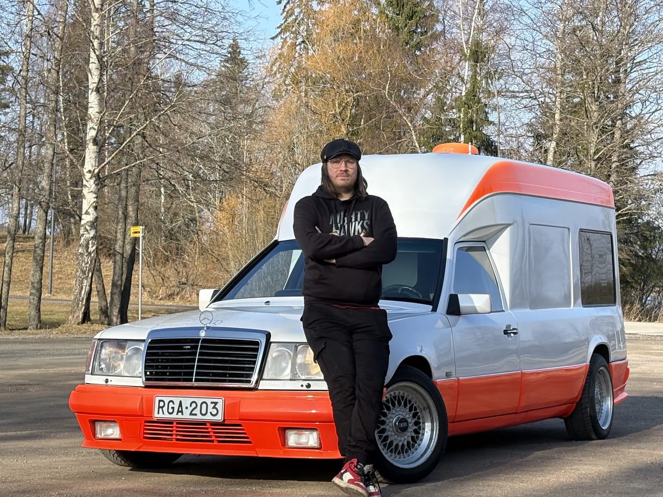 Ari Olavuo hankki Haapavedellä 90-luvulla palvelleen ambulanssin, jonka hän kunnosti mieleisekseen.