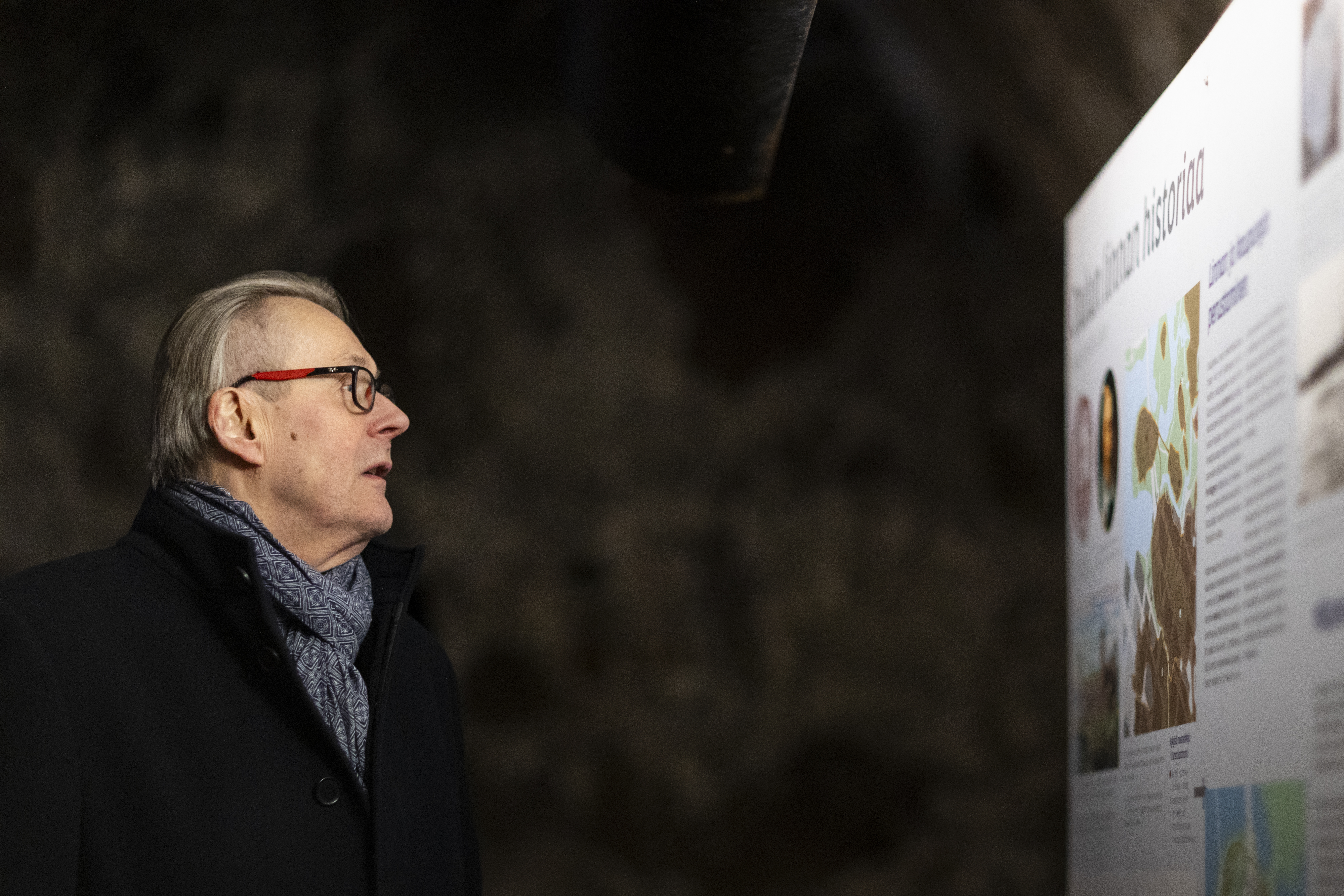 Iltakävelyllä Erkki Hujasen kanssa: Ilpo Koskela kuvitteli kirjaansa elämää Oulun linnassa – sarjakuvassa esiintyy salakäytävä linnan kellarista Pokkitörmälle