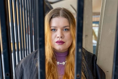 Ouluun pakolaisena tullut Iryna Demchuk pelkää, että kotimaasta loppuvat miehet – Hän tunsi syyllisyyttä, koska oli lomalla Venäjän hyökätessä