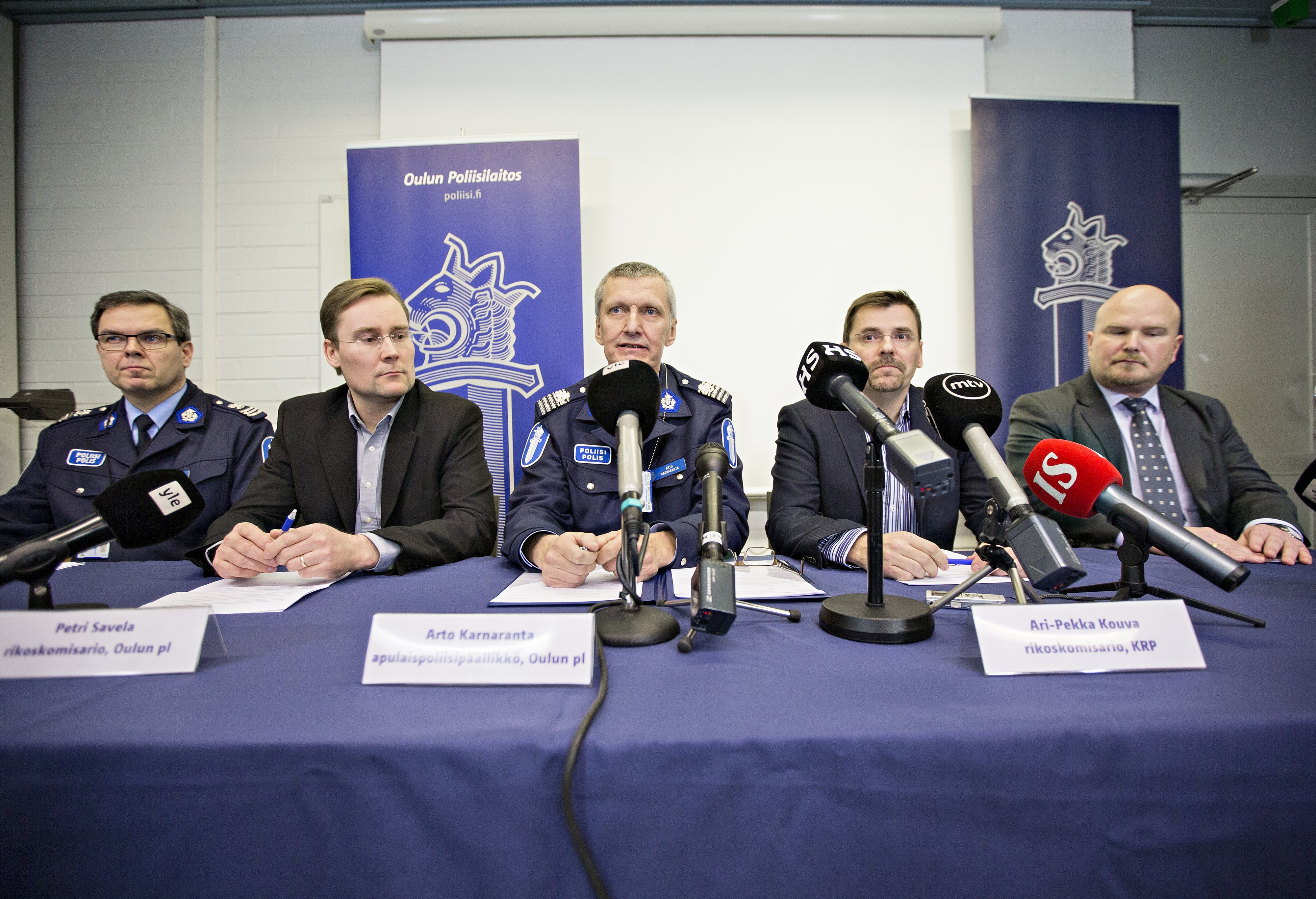 Kuva vuoden 2015 Tuiran kirvessurmien tiedotustilaisuudesta. Silloin kiinniottotilanteessa poliisiin kohdistui vakavaa väkivaltaa.