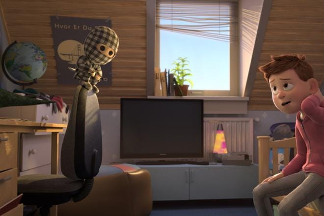 Ruutupukuinen ninjanukke usuttaa Asket-poikaa kostomatkalle elokuvassa Ternet Ninja. KUVA: BLACK LION PICTURES