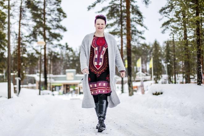 Jonna Pietilä aloitti työnsä Ähtäri Zoon toimitusjohtajana kaksi viikkoa sitten. Ensimmäiset viikot ovat olleet kiireisiä ja täynnä yllätyksiä, mutta vastaanotto on ollut lämmin. KUVA: KRISTA LUOMA