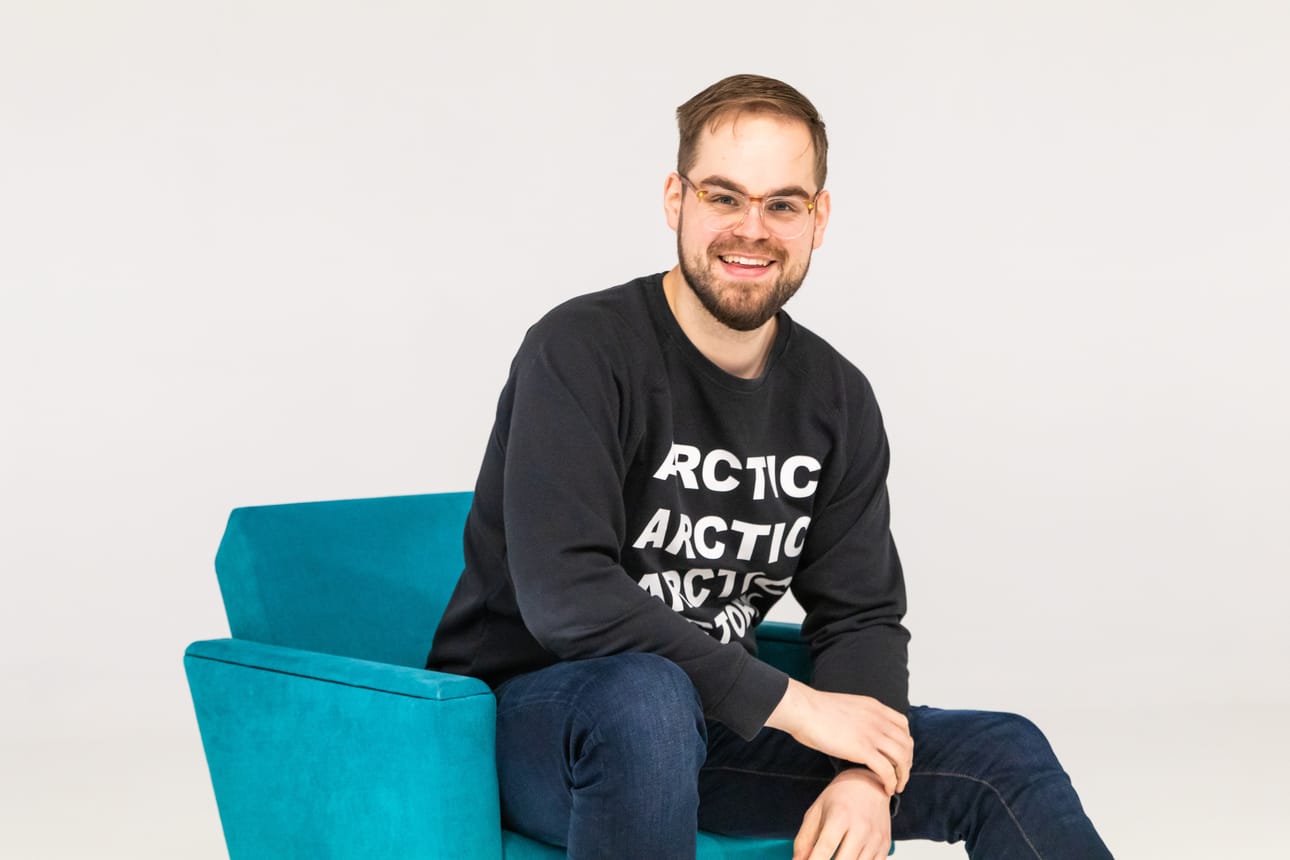 Palvelumuotoilutoimisto Arctic Factoryn tj. Julius Oförsagd isännöi ÄÄRI Expo -messujen ÄÄRELLÄ-keskusteluohjelmaa.