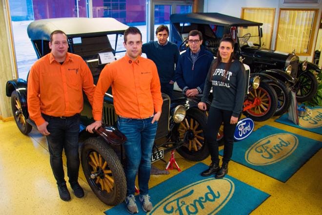 Juji ja Juuso Loukko sekä Emilia Loukko-Suutarinen ostivat vuodenvaihteessa Mikko ja Jussi Kuuselalta Kauhajoen Autokeskuksen kiinteistön. Perinteisten autojen sijasta Loukot tuovat tiloihin myyntiin ja näytille muita menopelejä, kuten moottorikelkkoja, mopoautoja ja mönkijöitä. KUVA: JORMA HAVULA