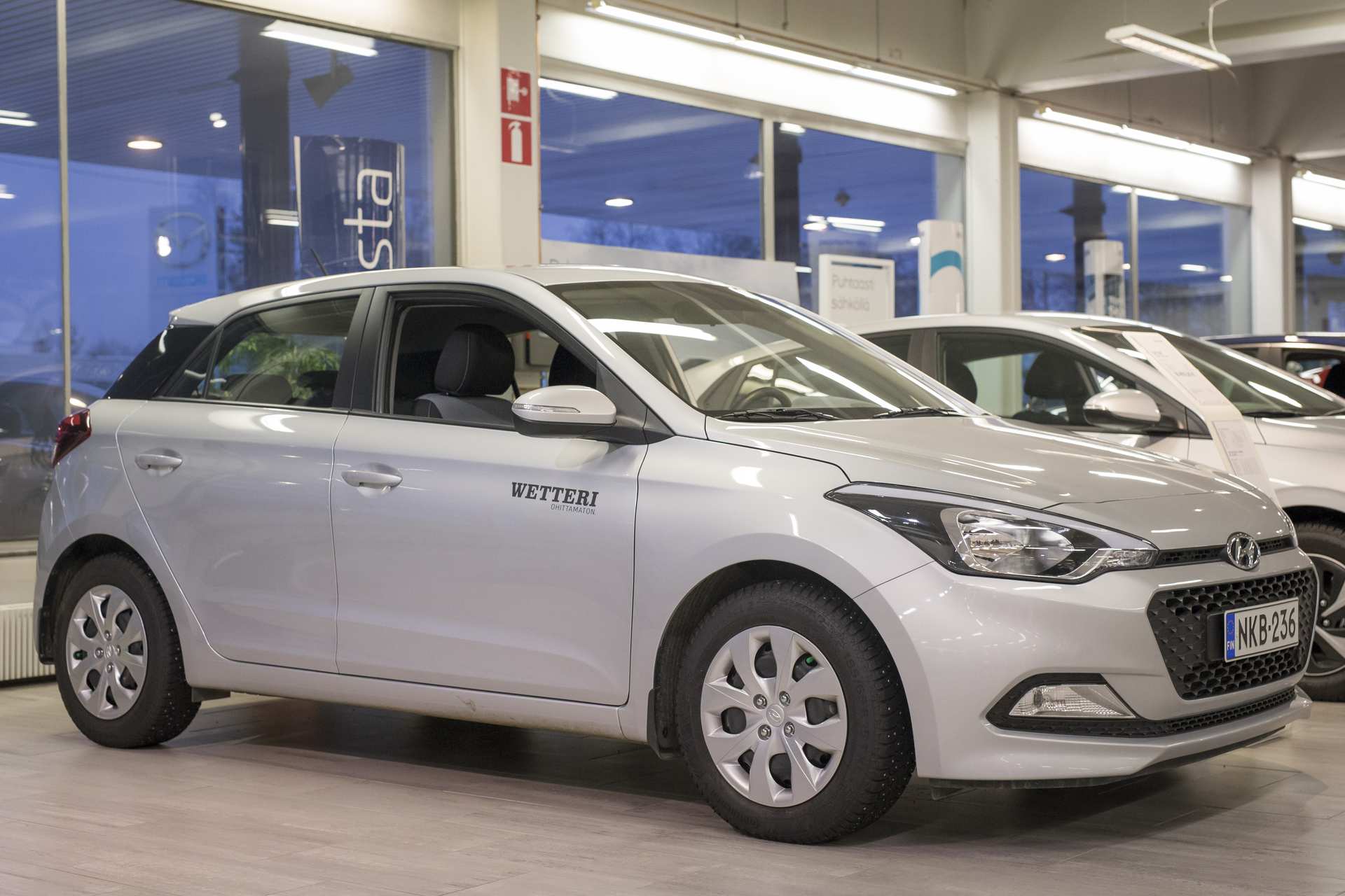 Autolta kysytään nyt kustannustehokkuutta – ”Ihmiset eivät enää halua ostaa liian isoja autoja”