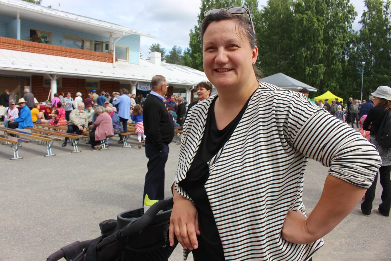 Anna- Maaria Keränen piti kotikylällään ensimmäisen julkisen puheensa.