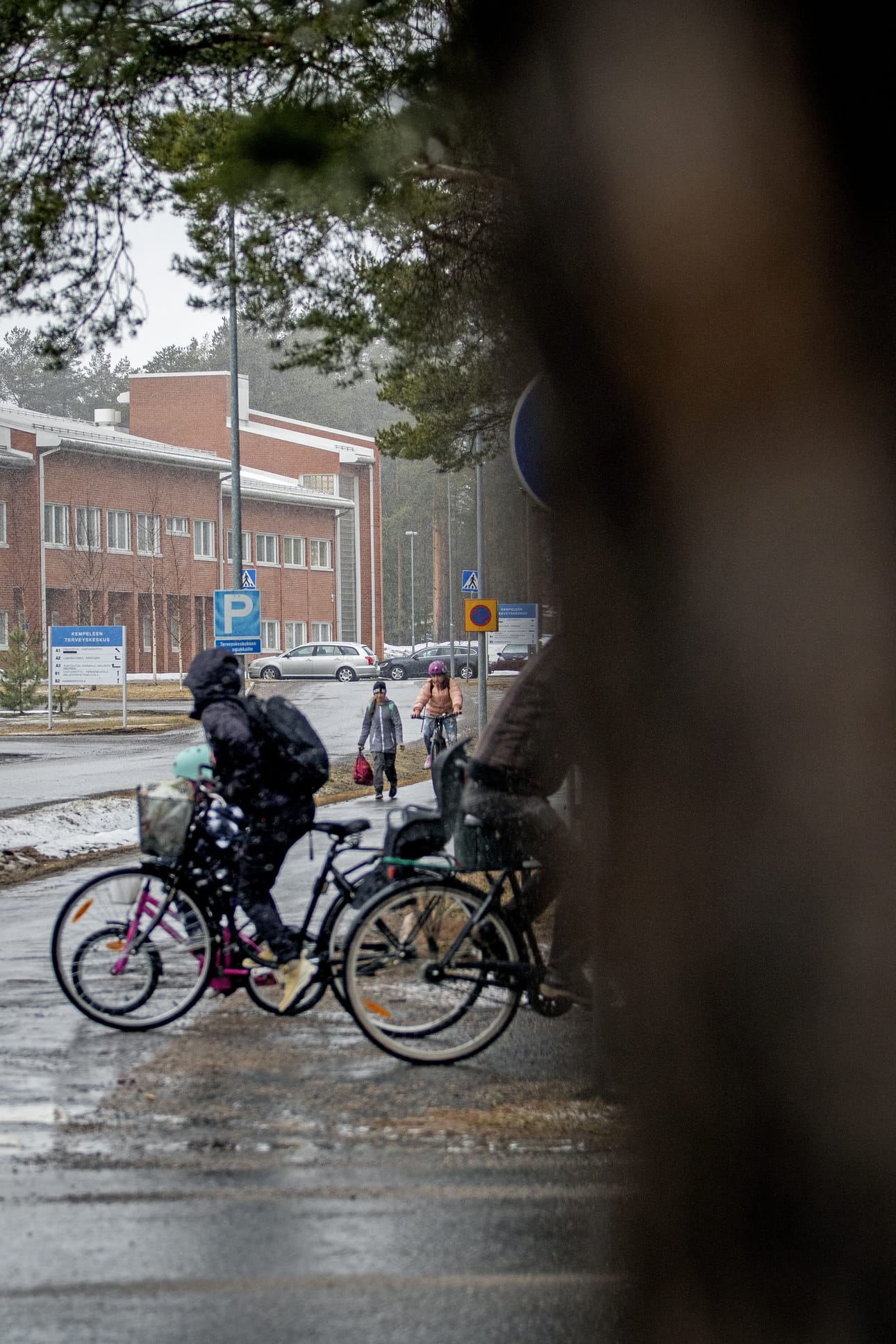 Kempeleessä on kasvukunnan haasteet. Lasten ja nuorten määrä on suuri, minkä vuoksi kouluinvestointeihin kuluu paljon euroja.