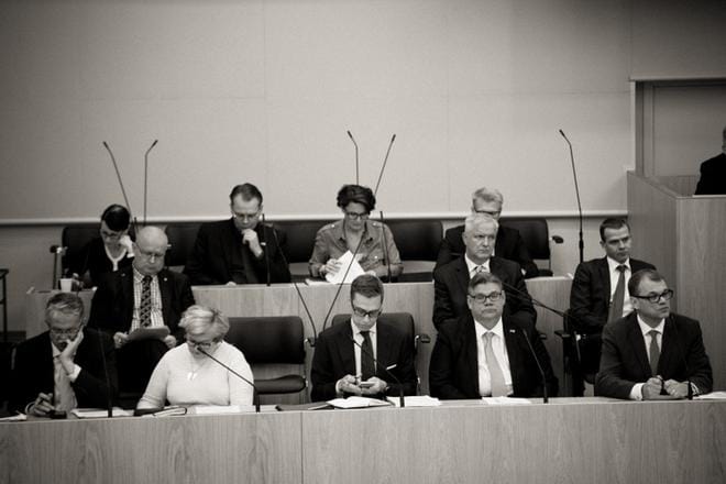 Kiista sote-uudistuksesta aiheutti hallituskriisin, jota puitiin pääministerin johdolla lähes kaksi vuorokautta. Marraskuun 2015 hallitus eduskunnan täysistunnossa. KUVA: Joel Maisalmi