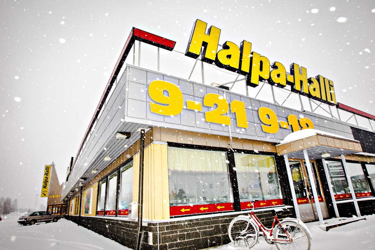 HalpaHalli alkoi viime marraskuussa pitämään myymälöitään auki myös sunnuntaisin.