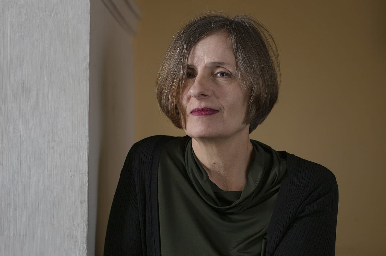 Susanna Alakosken suomalaisten työläisnaisten historiaa kartoittavan sarjan toisessa osassa suurkaupunki kutsuu, mutta juuret jäävät Pohjanmaalle.