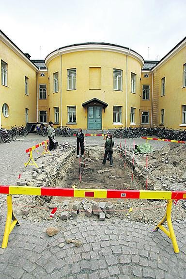 Pokkitörmällä kaivellaan esiin historiaa.