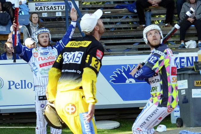 Vimpelin Veto aloittaa tänään miesten Superpesiksen välieräsarjan Joensuun Mailaa vastaan. Janne Mäkelä on kuntoutunut mainioon iskuun. KUVA: MARKKU TURPELA
