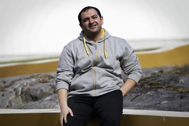 Vaasan yliopiston projektitutkija ja opiskelija Mahmoud El-Sanhoury lähti käymään Oulussa, koska hän halusi saada oleskelulupansa nopeammin käsittelyyn. KUVAT: SAMPPA TOIVONEN