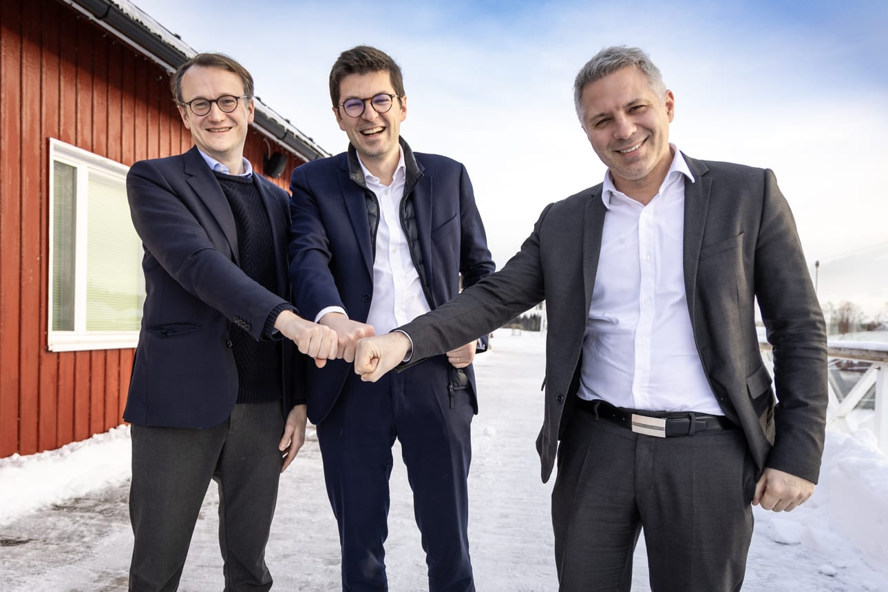 Verso Energyn Malo Carton, Antoine Huard ja Victor Lévy-Frébault julkistivat yhtiön miljardiprojektin Tornion Torandassa perjantaina.