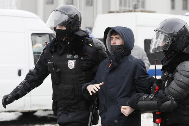Poliisi on ottanut Navalnyin tukijoita kiinni ja tehnyt kotietsintöjä. KUVA: EPA