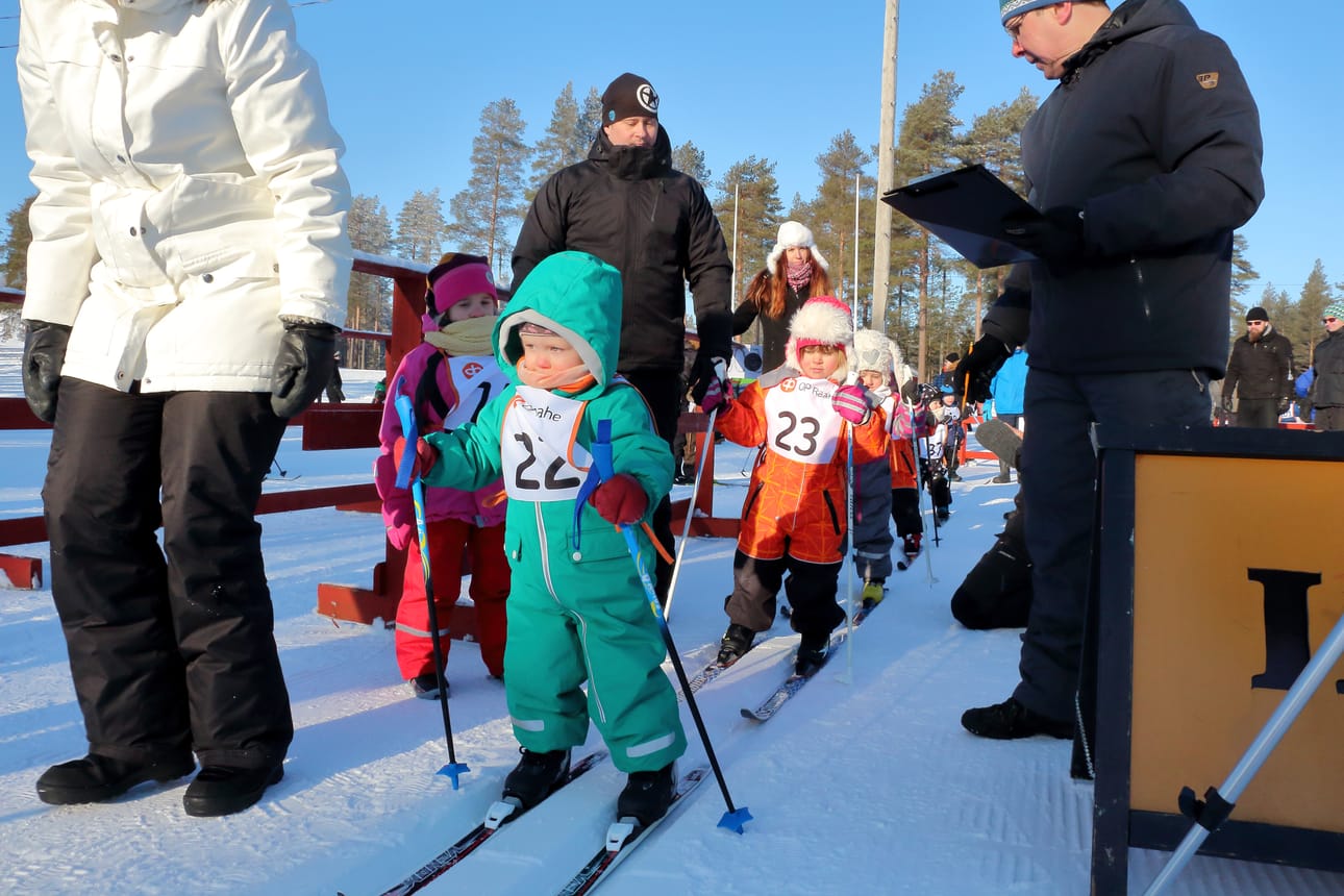 Pienet Hippo-hiihtäjät eivät säikkyneet parissakymmenessä asteessa tiukkuvaa pakkasta.
